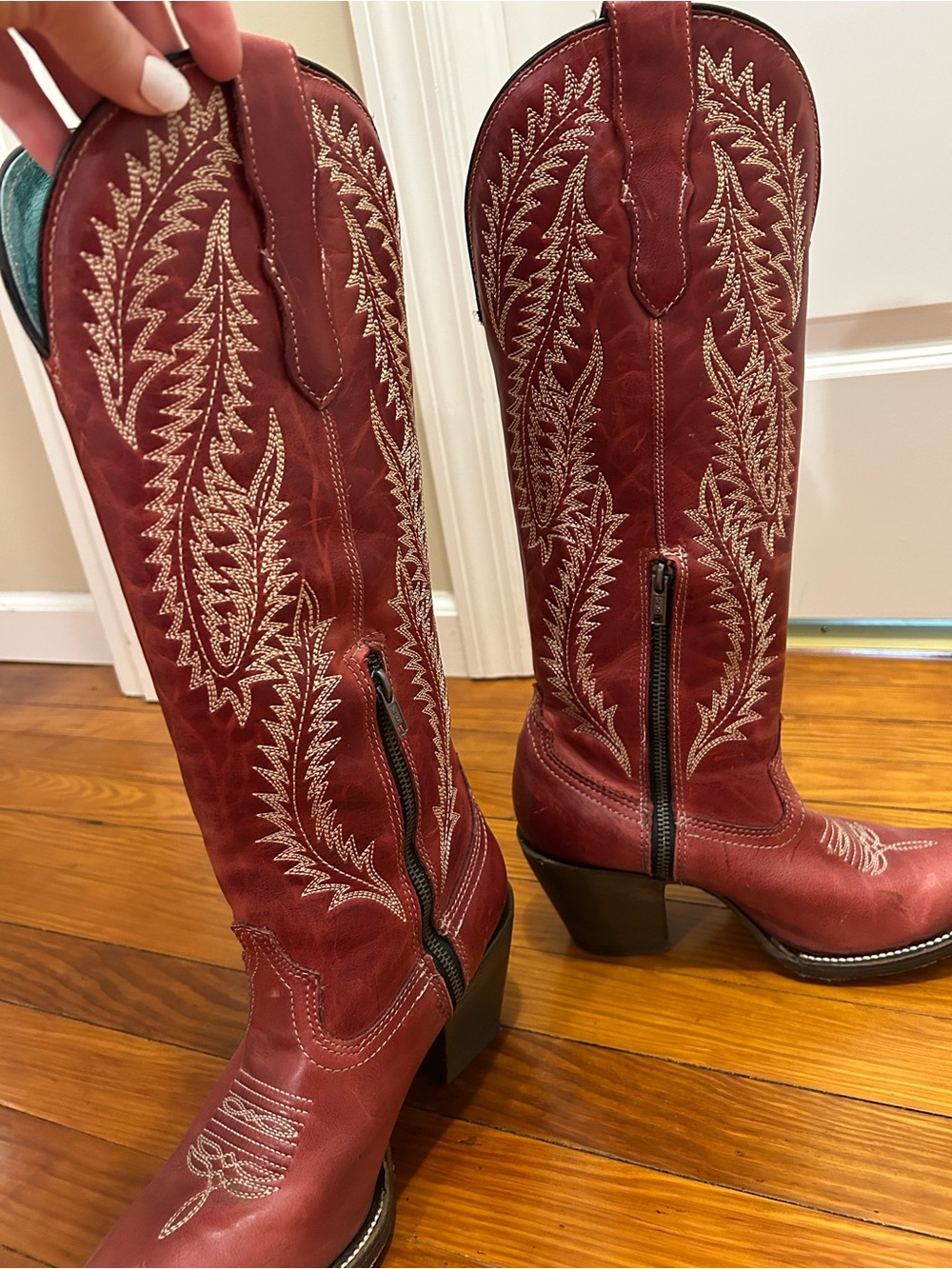 Corral NWOT Women's Red Embroidered Western Heeled Boots - Picture 4 of 10